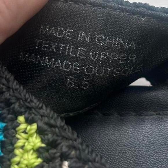 Black and multi colored the SAK 8.5 Women's thong sandals crochets Knitted EUC - Picture 3 of 3